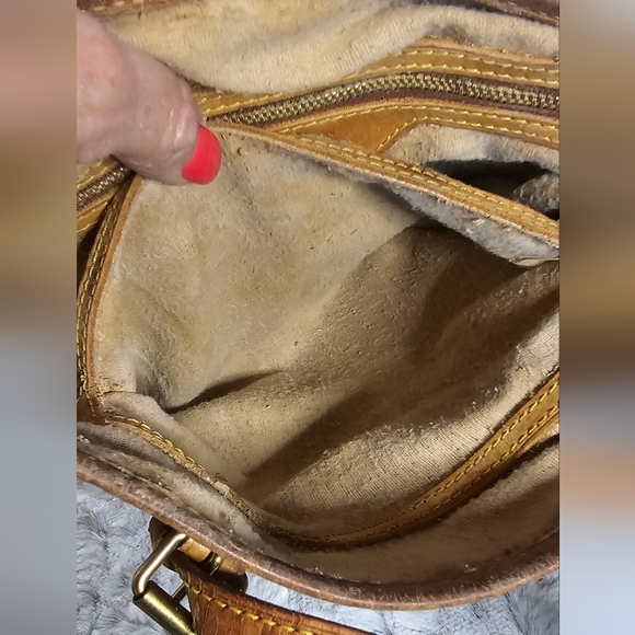 Louis Vuitton Monogram Petit Bucket Bag. - Picture 12 of 16